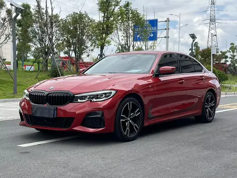 16万多拿下宝马3系？2021款红色325i M运动套装值不值？