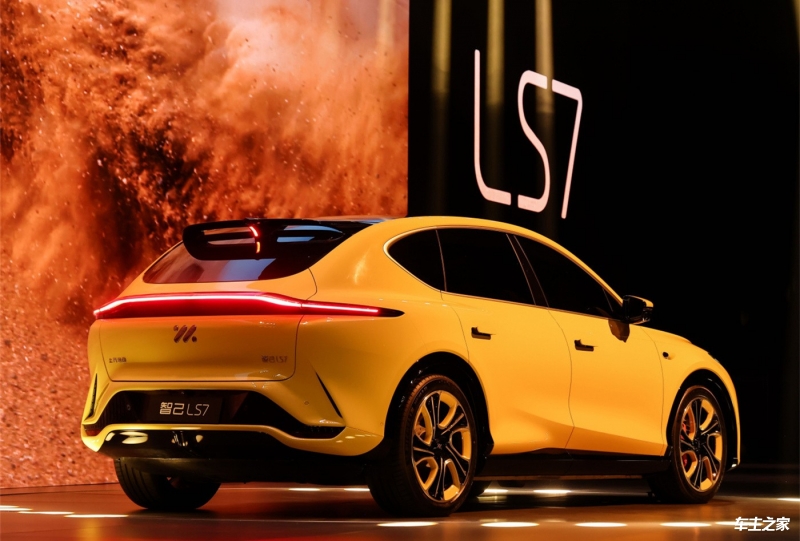 智己LS7 全部在售 2025款 2024款 2023款成都智己LS7优惠高达4.00万 最低仅售29.98万