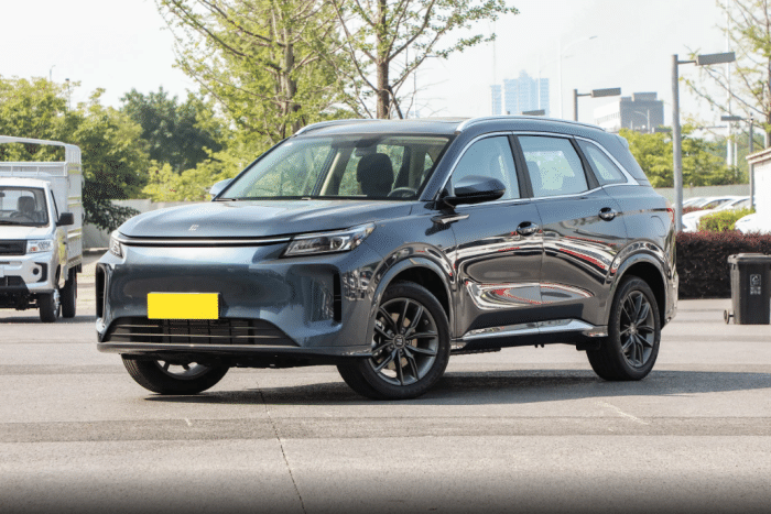 试驾体验零跑B10：空间大还好开，适合家用的紧凑型SUV