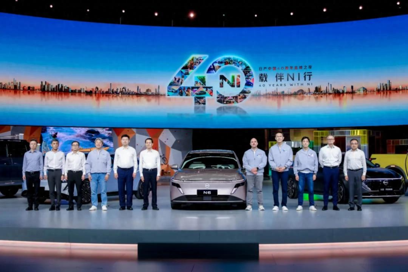 脱下西装，日产中国满血复活丨人汽