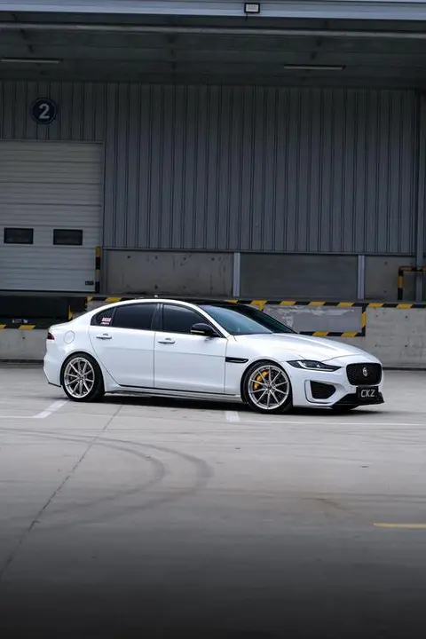 捷豹XEL对比凯迪拉克CT5配置参数对比图已发。